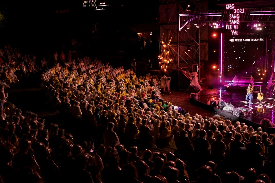KT&G는 지난 10일 KT&G 상상마당 춘천에서 ‘2023 KT&G 상상실현 페스티벌’을 개최했다. 현장에는 ‘10CM’·‘카더가든’ 등 여러 뮤지션이 무대에 올라 관객들을 사로잡았다. [사진=KT&G]
