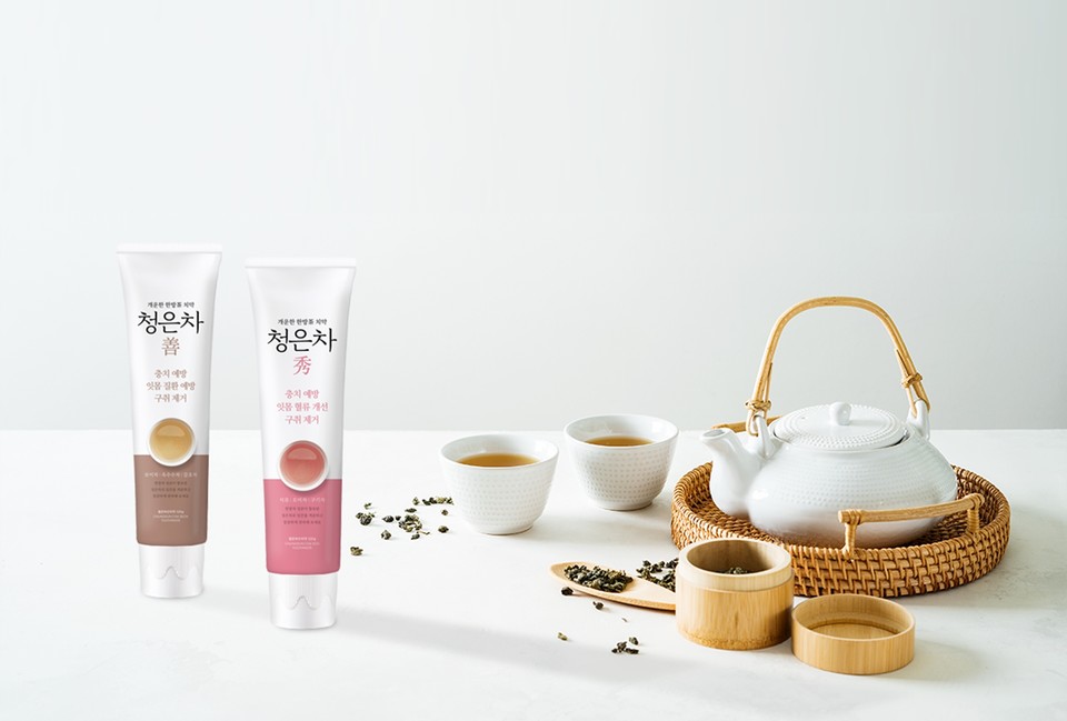 애경산업의 ‘2080’에서 한방차 성분을 함유한 ‘청은차 치약 2종’을 선보였다고 19일 밝혔다. [사진=애경산업]