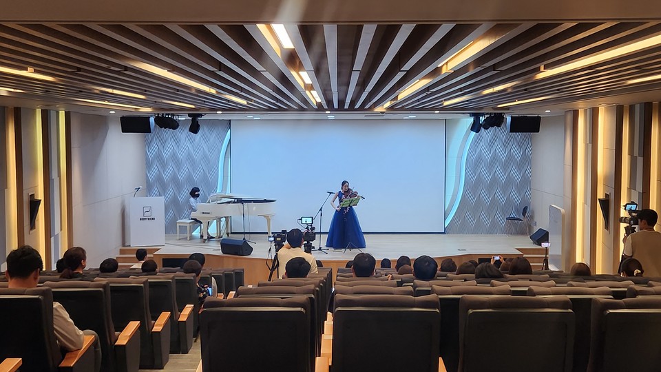 발달장애 음악인으로 구성된 ‘토닥토닥 앙상블’ 밴드의 ‘이음 콘서트’ 현장 [사진=바디프랜드] 