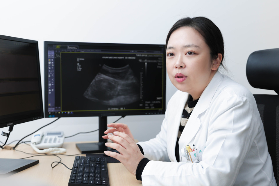 첨부1 경희대병원 신장내과 김진숙 교수가 만성 신부전에 대해 설명하고 있다. [사진=경희의료원]