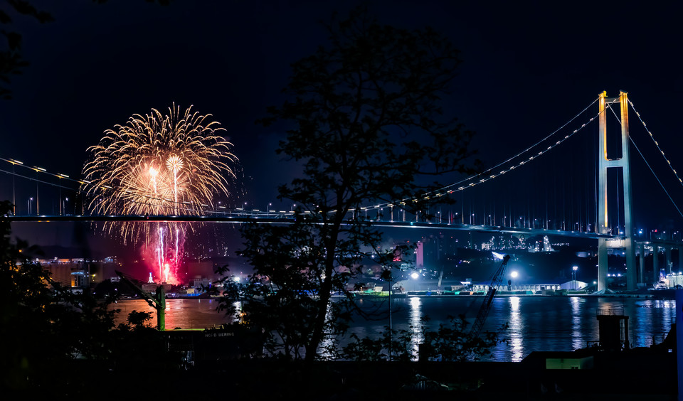 한화 건설부문 임직원 사진 공모전 대상 수상작 ‘울산대교에 피어오른 불꽃’