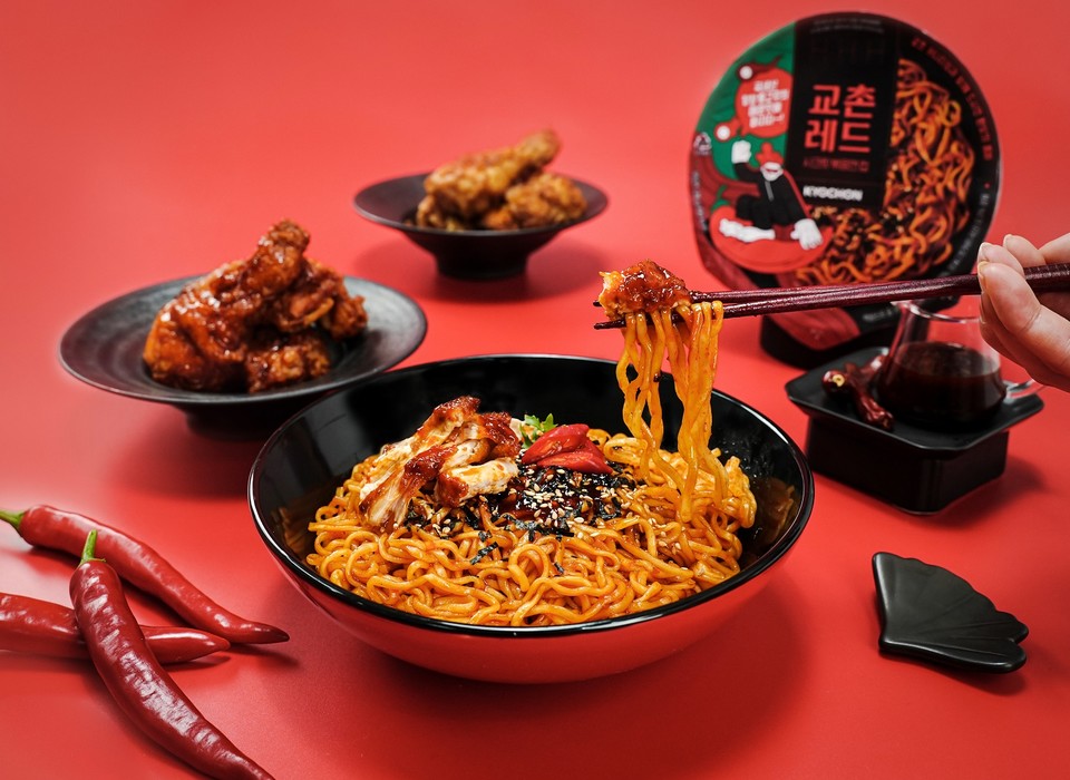 국민 소울 푸드, 치킨 하면 ‘치맥’, ‘치밥’을 떠올리는 사람들이 많을 것이다. 최근 SNS 상에는 ‘치킨 먹잘알’들의 다양한 레시피와 조합들이 소개되고 있다. [사진=교촌]