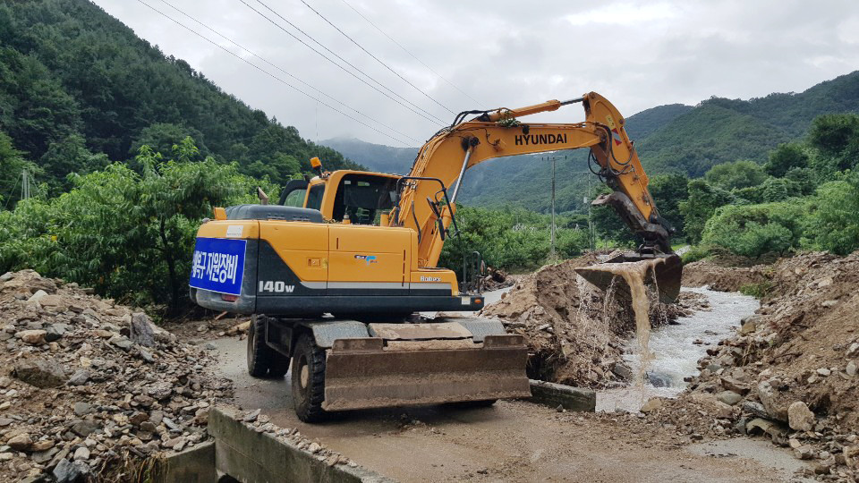 HD현대가 집중 호우 피해지역의 복구를 위해 굴착기계·인력·성금 등을 지원했다. [사진=HD현대]