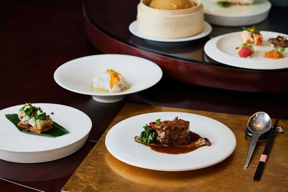 한화호텔앤드리조트 더 플라자가  여름 맞이용 보양식과 시즌 케이크를 다음 달 31일까지 판매한다 [사진=더플라자]