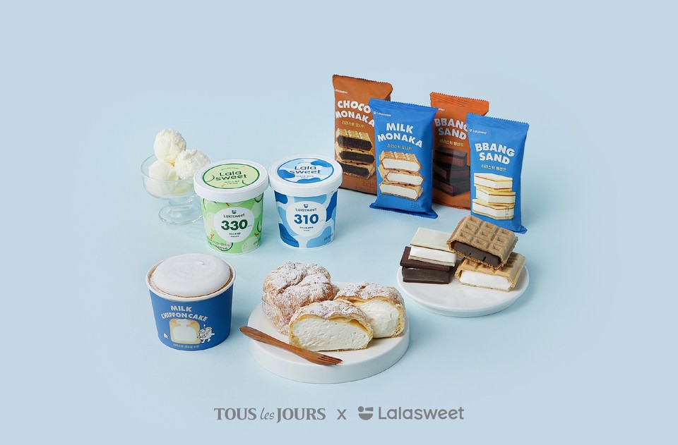 CJ푸드빌이 운영하는 뚜레쥬르가 여름 시즌을 맞아 건강한 아이스크림 브랜드 ‘라라스윗’과 협업한 신제품을 전 매장에 출시한다. [사진=CJ푸드빌]