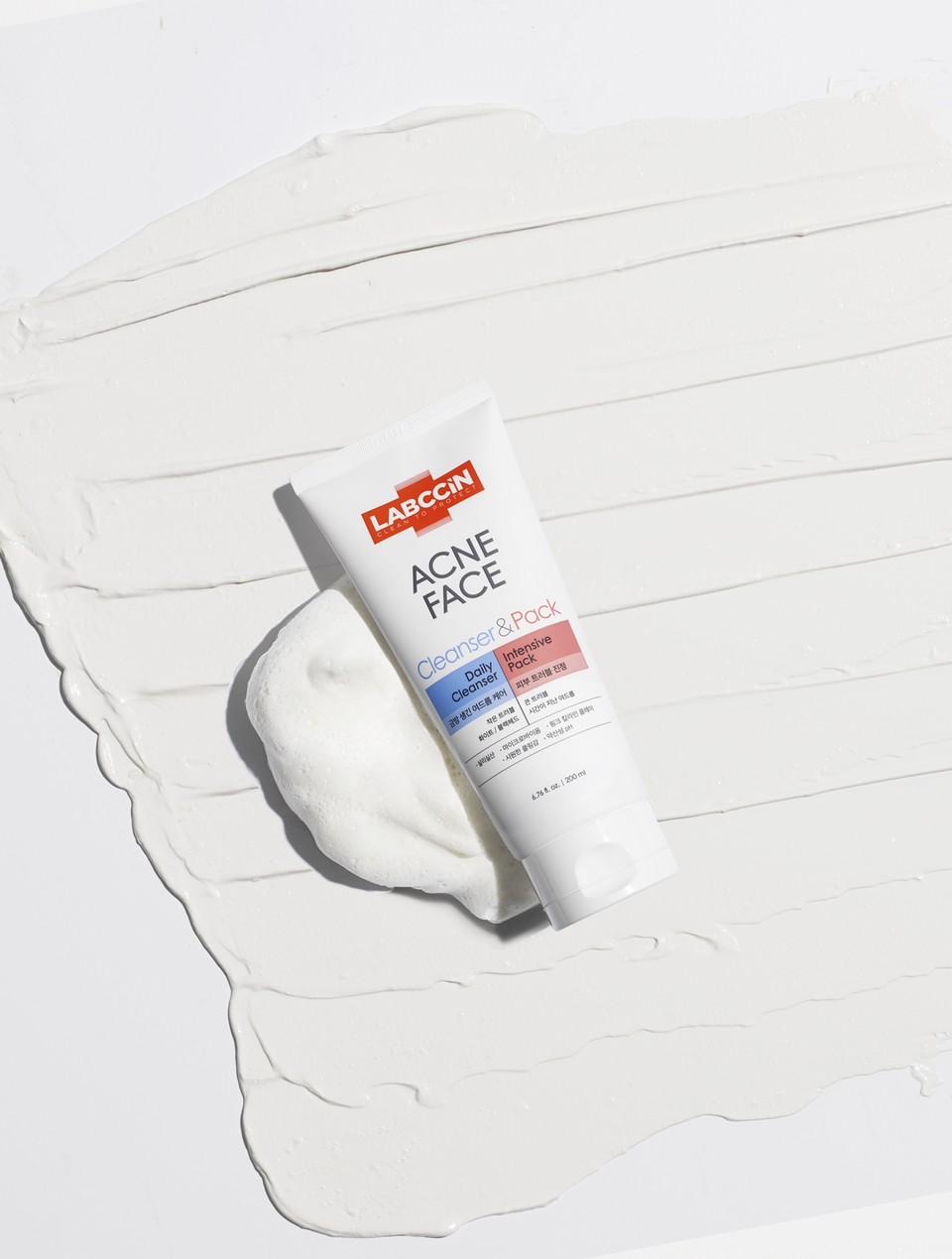 애경산업의 위생 전문 브랜드 ‘랩신(LABCCiN)’에서 여드름 케어를 도와주는 ‘아크네 페이스 클렌징 폼 앤 팩(ACNE FACE CLEANSER&PACK)’을 출시했다. [사진=애경산업]