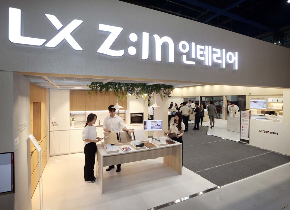 LX하우시스는 오는 6일까지 남구 코엑스에서 열리는 국내 대표 건축 박람회 ‘2023 코리아빌드위크(코엑스)’에 참가한다.  [사진=LX하우시스]