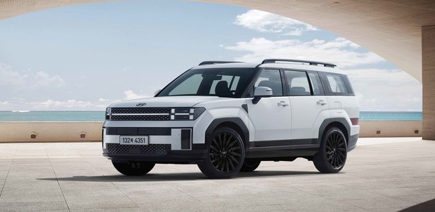 현대자동차는 오는 16일 도심과 아웃도어 라이프를 모두 아우르는 대표 중형 SUV ‘디 올 뉴 싼타페(The all-new SANTA FE)’를 출시한다. [사진=현대자동차]