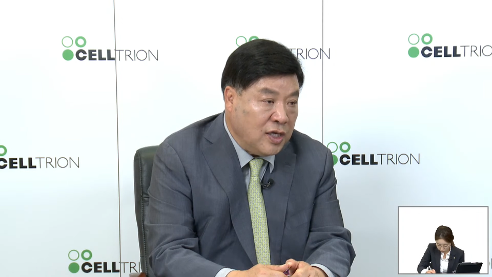 질문에 답변하는 서정진 셀트리온 회장. [사진=셀트리온 공식 유튜브 영상 캡쳐]