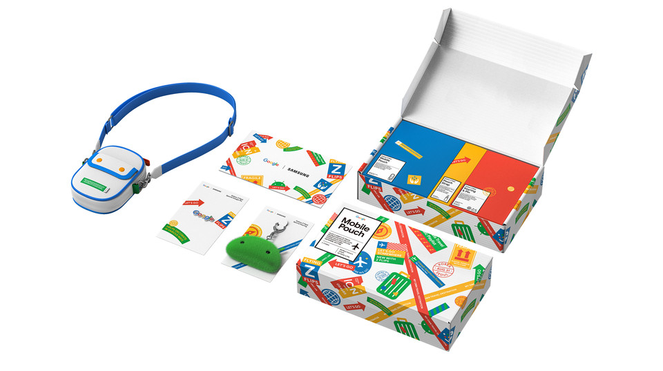 11번가가 구글과의 협업을 통해 준비된 ‘갤럭시 Z 플립 5 구글 액세서리 패키지’를 공개했다.  [사진=11번가]