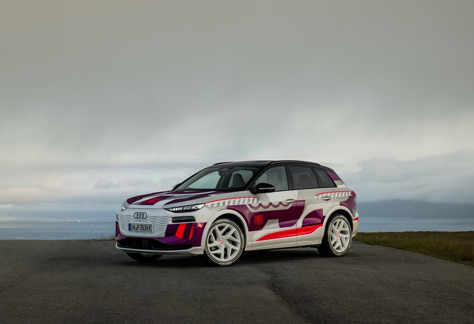 아우디가  ‘IAA 모빌리티 2023’ 에서 공개한 아우디 Q6 e-트론 카무플라주 프로토타입 [사진=아우디] 