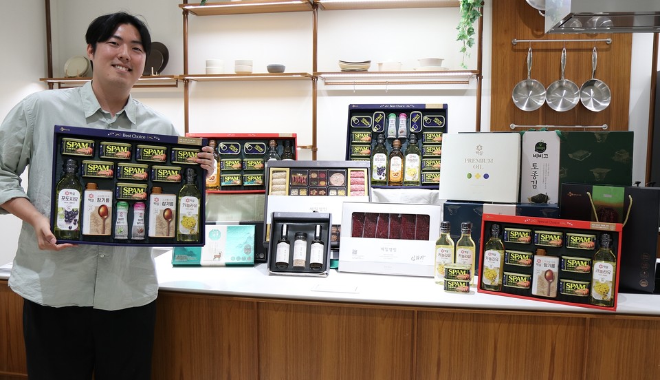 CJ제일제당이 다가오는 추석을 맞아 더 풍성해진 선물세트를 판매한다. [사진=CJ제일제당 제공]