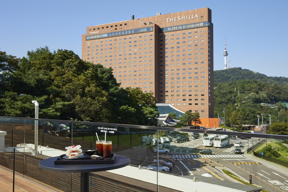 신라면세점이 서울점에 ‘CAFÉ LA ROOFTOP(카페 라 루프탑)’를 오픈했다. [사진=신라면세점] 