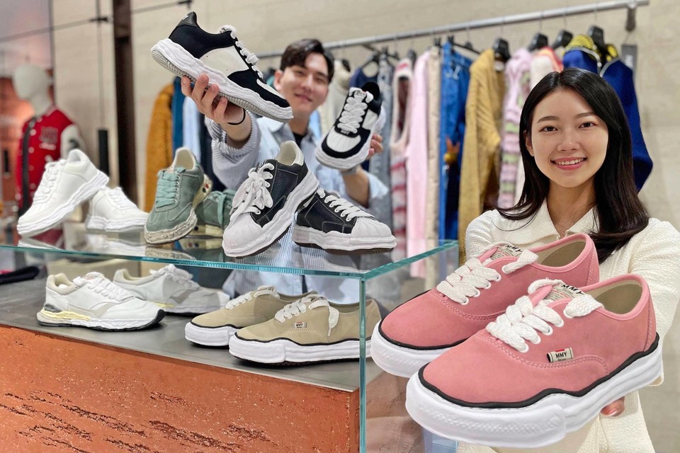 갤러리아백화점은 서울 명품관에서 이번 가을 패션 아이템으로 메종 미하라 야스히로 신발을 선보인다. [사진=갤러리아]