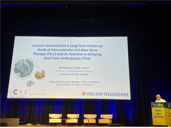 코오롱티슈진은 지난 9~12일(현지시간)까지 나흘 간 스페인 바르셀로나에서 개최된 ‘2023 국제연골재생학회(ICRS)’ 학술대회에 참석했다. 발표를 진행하고 있는  알리 모바셔리 박사 [사진=코오롱티슈진] 
