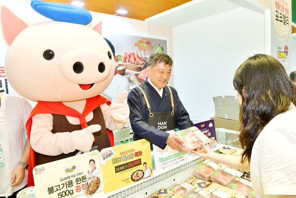 한돈자조금이 다가오는 추석을 맞아, 한돈 제품 할인 판매 행사를 진행한다. [사진=한돈자조금 제공]