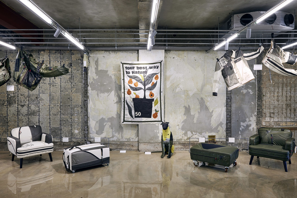 코오롱인더스트리FnC부문이 전개하는 아웃도어 브랜드 ‘코오롱스포츠’가 제주에 위치한 솟솟리버스에서 아홉 번째 지속가능 전시 재생의 방을 오는 12월 20일까지 진행한다. [사진=코오롱FnC]