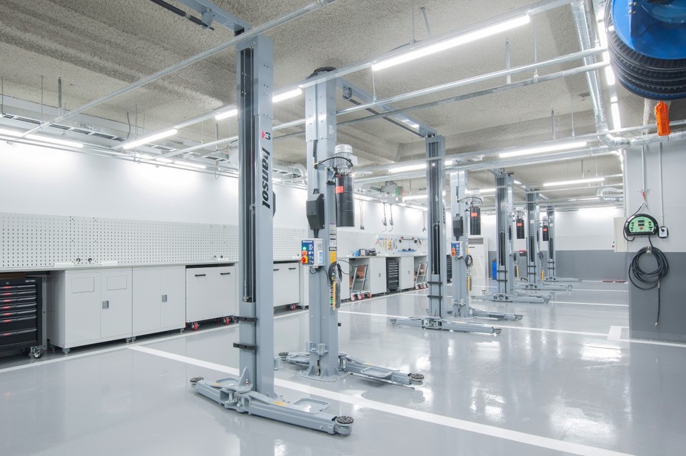 서초 지프‧푸조 서비스센터 워크베이 [사진=스텔란티스 코리아]