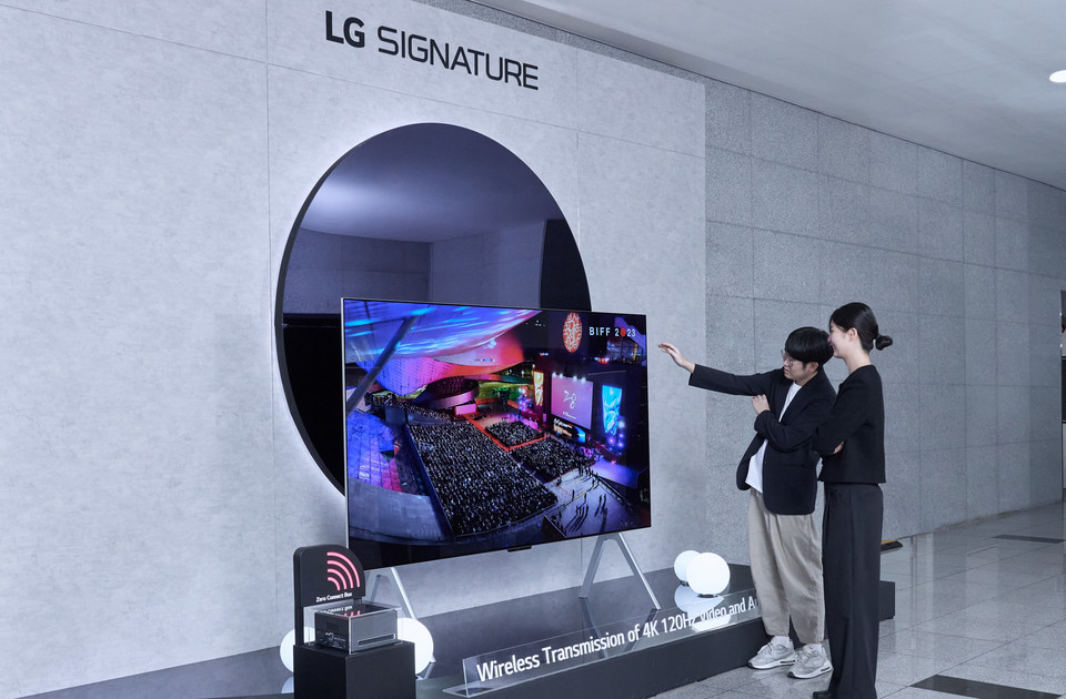 세계 최초 무선 올레드 TV인 ‘LG 시그니처 올레드 M’ [사진=LG전자]
