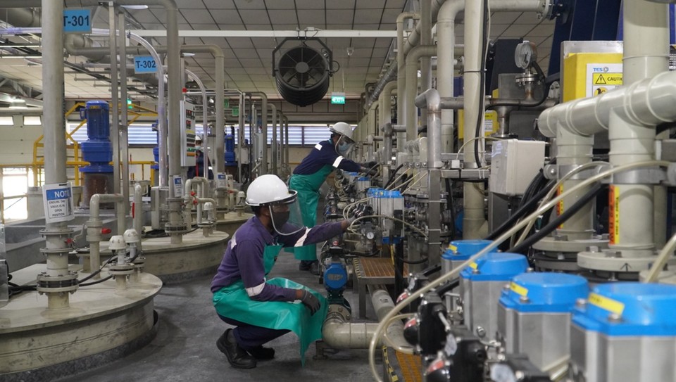 SK에코플랜트는 19일 리사이클링 전문 자회사 테스(TES-AMM)가 누적 처리한 폐배터리 물량이 6000톤을 돌파했다고 밝혔다. 사진은 테스의 폐배터리 처리 시설 [사진=SK에코플랜트] 