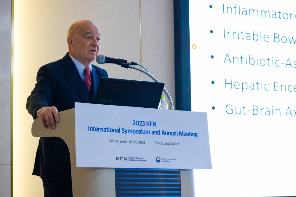 세계적인 프로바이오틱스 권위자 드시모네 교수가 유산균을 이용한 산소포화도 개선이라는 새 개념을 제시했다. [사진=헥토헬스케어]