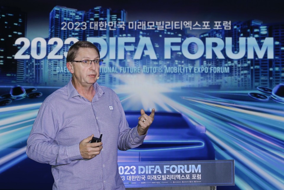 플랫폼 이노베이터 GM의 기술 리더십을 소개하는 브라이언 맥머레이 GM 한국연구개발법인 사장 [사진=GM]