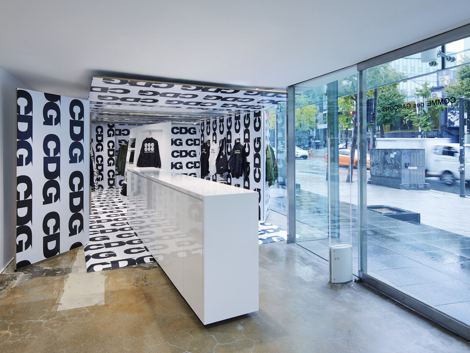 삼성물산 패션부문이 운영하는 꼼데가르송은 지난 2010년 세계 최대 규모로 한남 플래그십 스토어를 오픈한 이후 지난 2017년에 이어 이번에 2번째 리뉴얼을 진행했다. [사진=삼성물산]