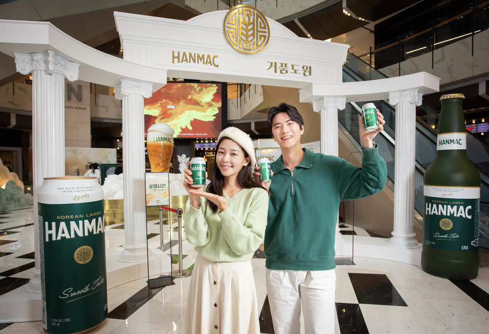 오비맥주가 서울 여의도 IFC몰가 ‘한맥 거품도원(桃源)’ 팝업 스토어를 열고 소비자들을 만난다. 서울 여의도 IFC몰에 마련된 팝업 스토어 전경 [사진=오비맥주] 