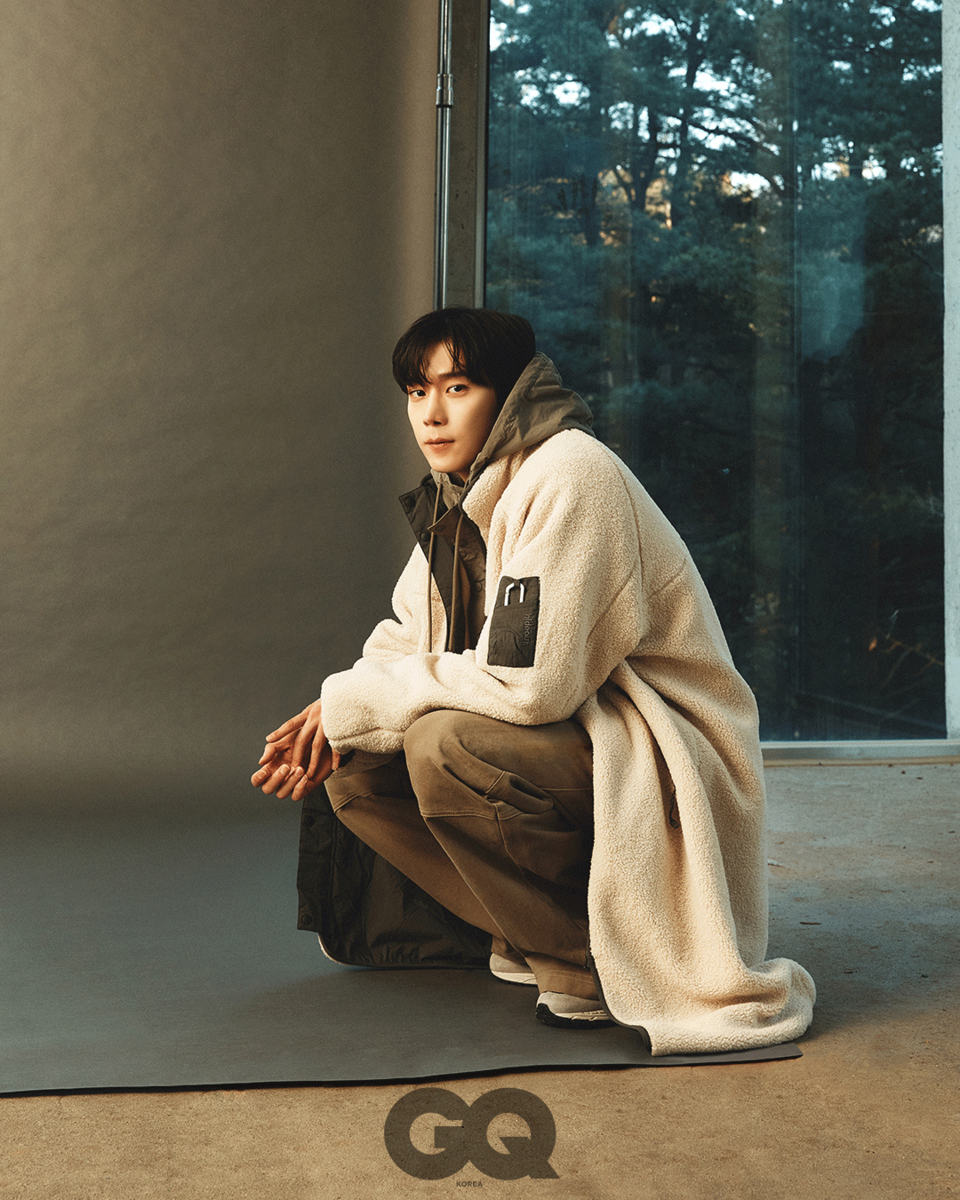 코오롱인더스트리FnC부문(이하 코오롱FnC)이 전개하는 크로스오버 캠프 캐주얼 브랜드 ‘하이드아웃’이 지난 24일, 배우 김영대와 함께한 화보를 지큐 코리아(GQ)를 통해 공개했다. [사진=코오롱FnC]