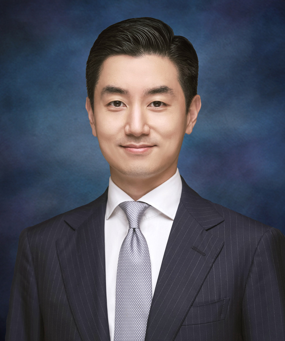 삼양홀딩스 김윤 회장의 장남 김건호 경영총괄사무가 지주사인 삼양홀딩스의 사장으로 신규 선임돼 삼양그룹의 새로운 100년을 위한 미래 청사진을 그린다. (사진은 김건호 전략총괄 사장) [사진=삼양그룹]