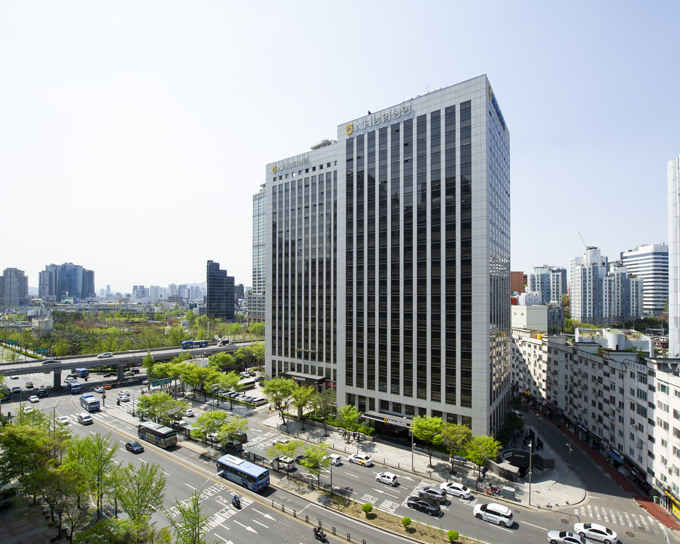 NH농협생명은 지난 1일부터 한 달 동안 온라인보험에서 NH세테크연금저축보험을 가입하는 고객에게 네이버페이 포인트쿠폰　증정　이벤트를 실시한다. [사진=NH농협생명]