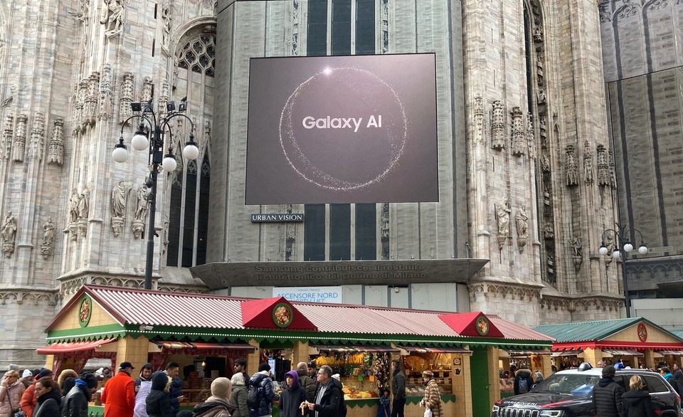 이탈리아 밀라노 두오모(Duomo) 광장의 ‘삼성 갤럭시 언팩 2024’ 디지털 옥외광고 [사진=삼성전자]