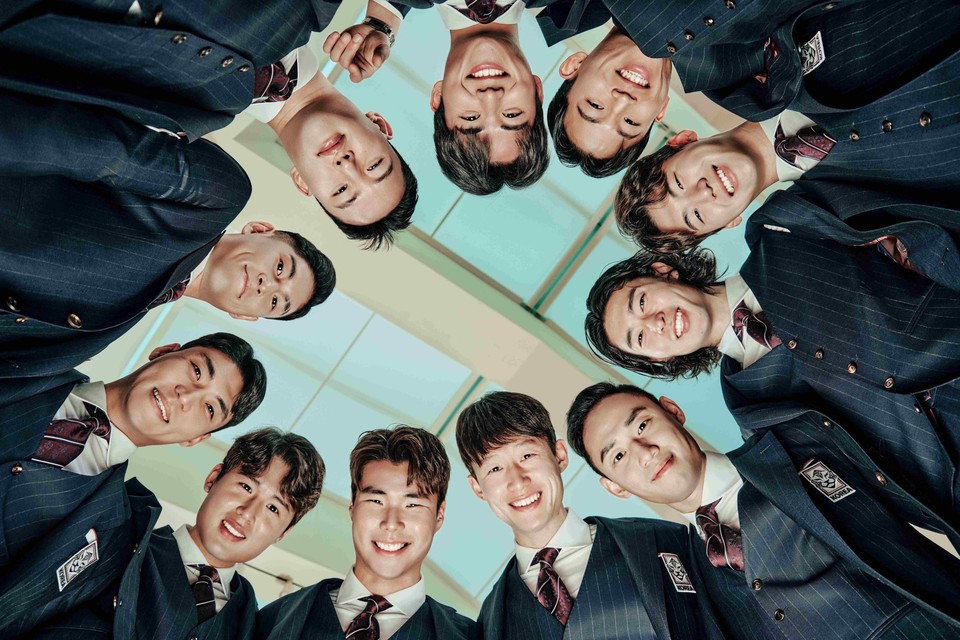 코오롱인더스트리FnC부문의 남성복 브랜드 ‘캠브리지 멤버스’가 2023 AFC 아시안컵에 출전하는 대한민국 축구 국가대표팀 선수단 단복을 제작했다. [사진=코오롱FnC] 