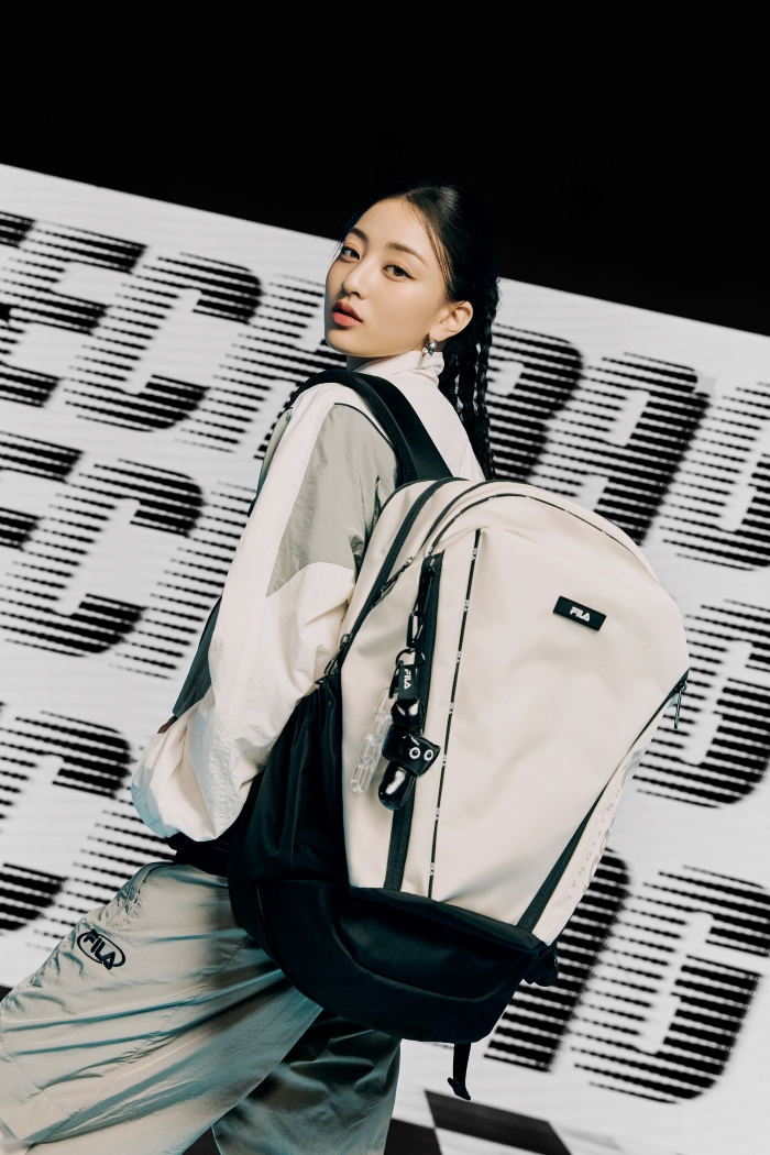 다가오는 새학기를 맞아 다양한 디자인의 백팩이 출시되고 있는 가운데 휠라가 가장 트렌디한 스타일에 기능성까지 모두 잡은 백팩을 선보인다. [사진=휠라]