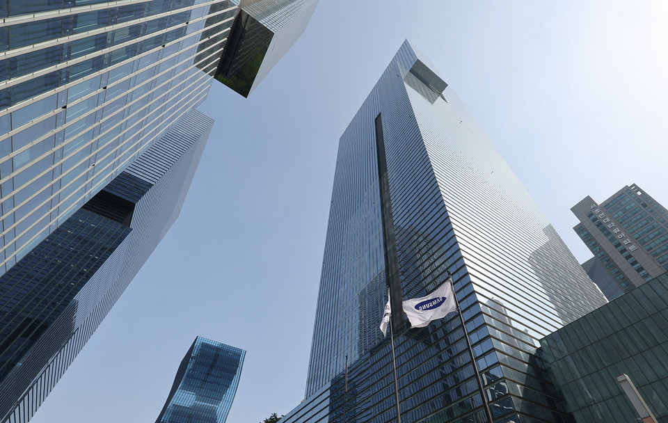 삼성은 설 명절에 앞서 국내 경기 활성화를 지원하기 위해 협력회사 물품대금을 조기에 지급하고 임직원 대상 ‘온라인 장터’도 운영한다. [사진=삼성전자]