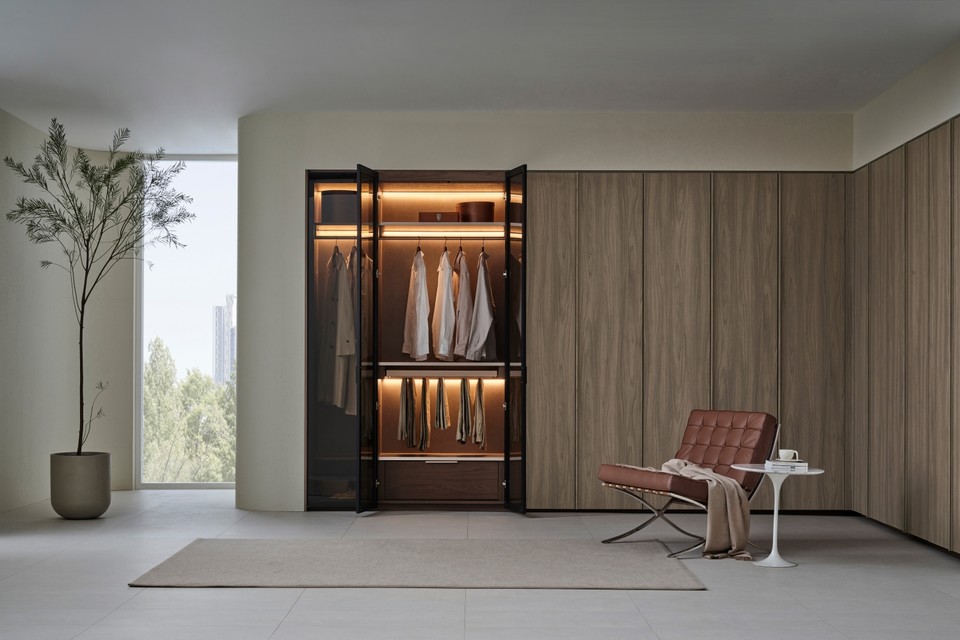 한샘은 시그니처 붙박이장 출시를 기념해 14일 오후부터 온라인 플랫폼 ‘한샘몰’에서 고객 이벤트를 진행한다. 