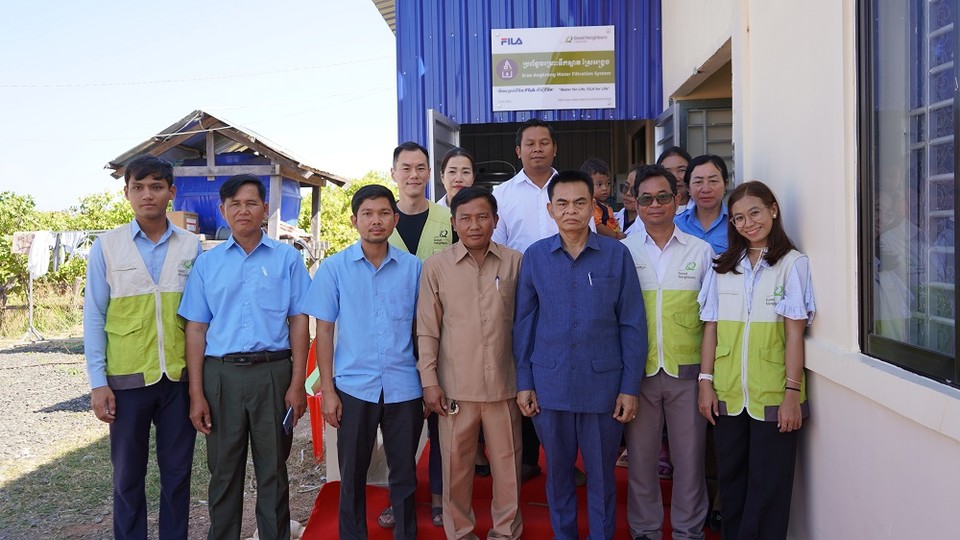 휠라(FILA)가 캄보디아의 라타나키리 지역에 위치한 보건소에 정수시설을 설치했다. [사진=휠라]