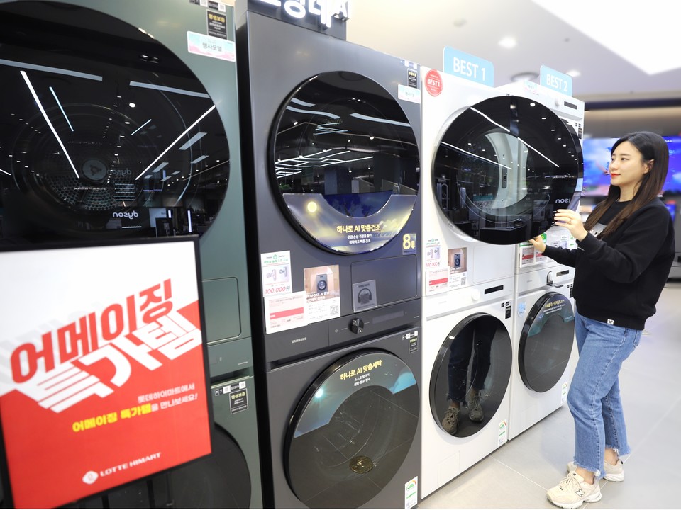 롯데하이마트는 28일 오는 3월 한 달간 ‘어메이징 특가템’ 할인 행사를 진행한다고 밝혔다. [사진=롯데하이마트] 