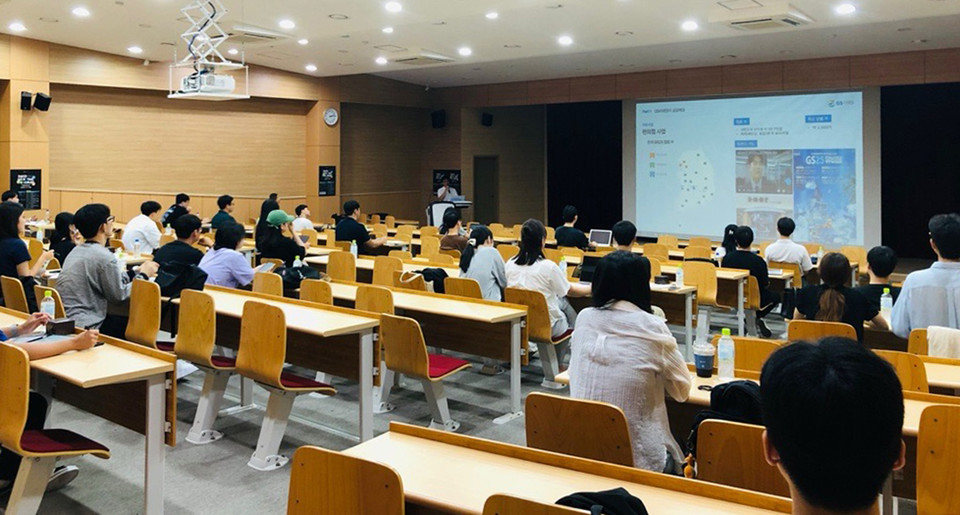 GS리테일은 1일부터 오는 15일까지 다양한 방법을 통해 대졸 신입사원 공개채용을 진행한다.  [사진=GS리테일] 