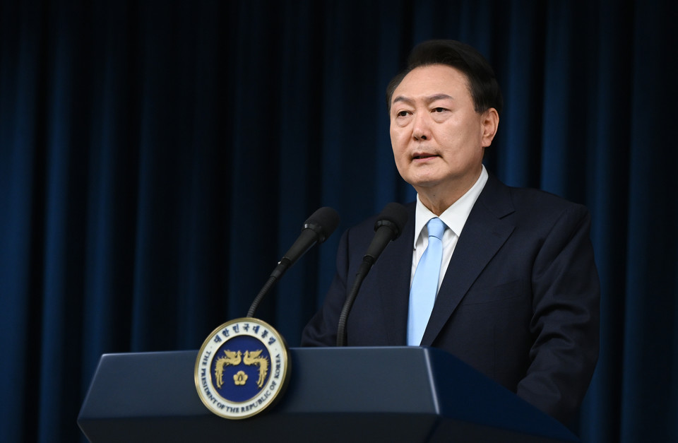 윤석열 대통령은 1일 용산 대통령실에서 ‘의대 증원·의료 개혁, 국민께 드리는 말씀’이라는 주제로 대국민 담화문을 발표했다. [사진=연합뉴스]