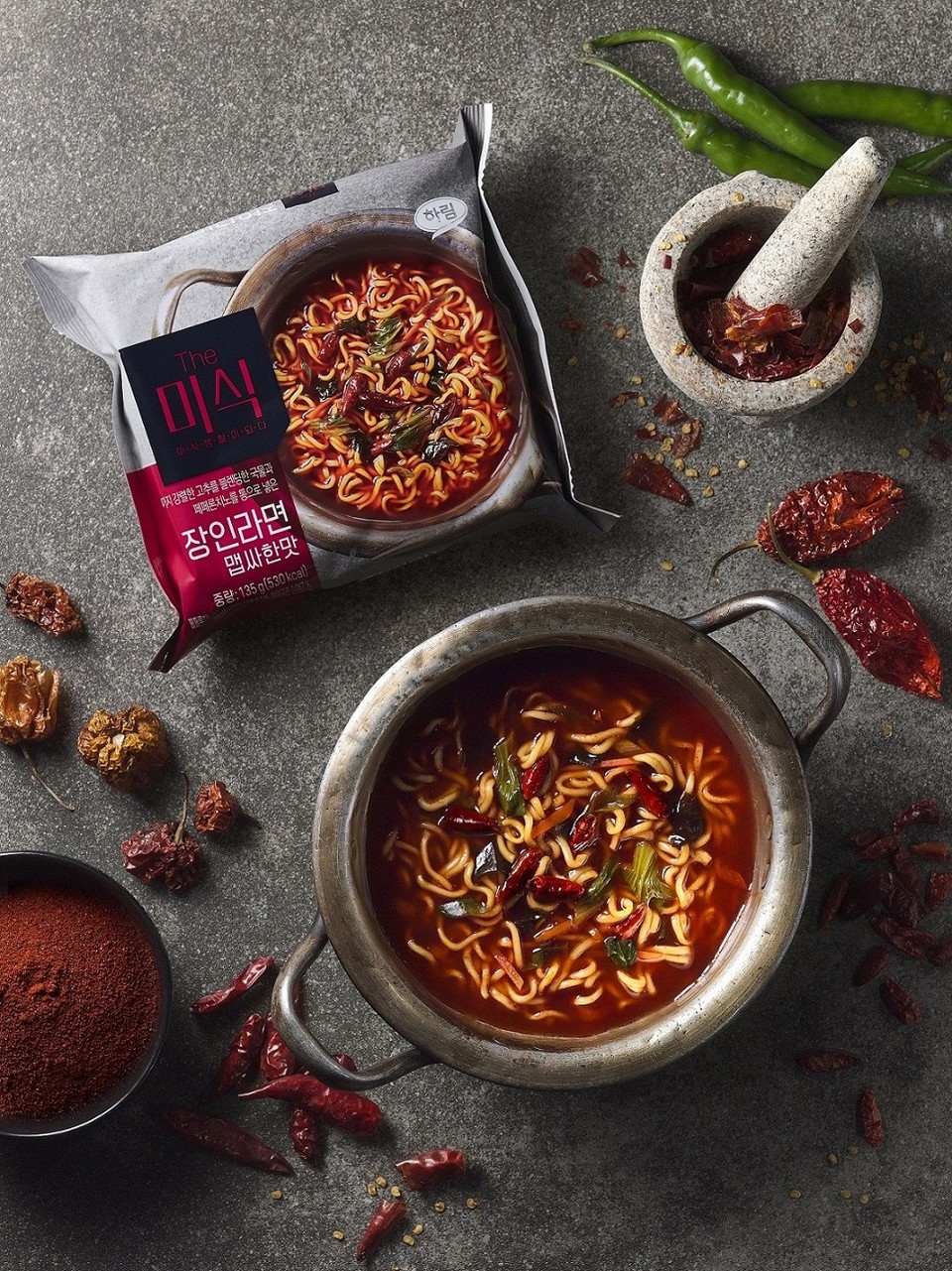하림이 출시한 더미식(The미식) ‘장인라면 맵싸한 맛’ [사진=하림] 