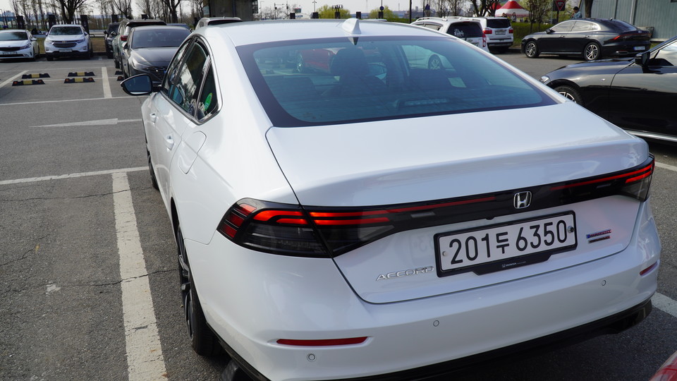 올 뉴 어코드 하이브리드의 후면 모습 [사진=김성지 기자]