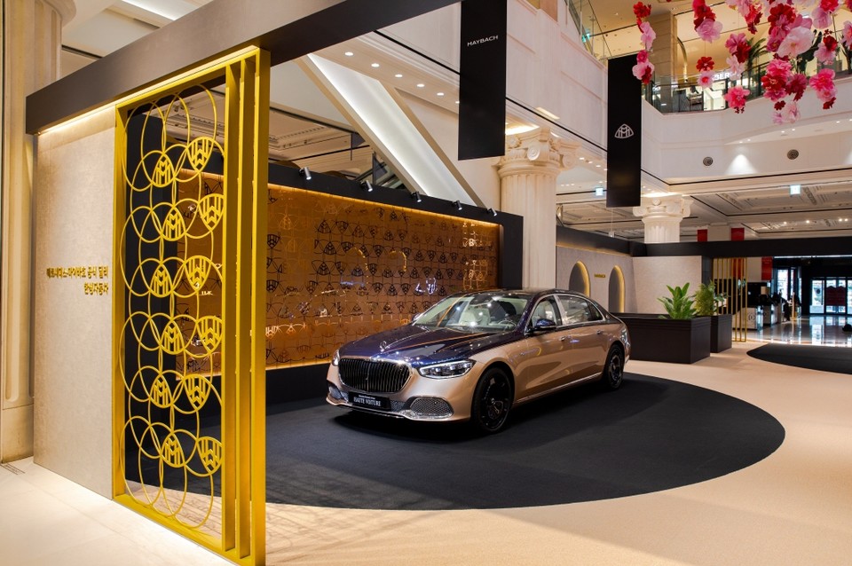 신세계백화점 강남점에 마련된 한성자동차 메르세데스-마이바흐 팝업 매장’ [사진제공=한성자동차]