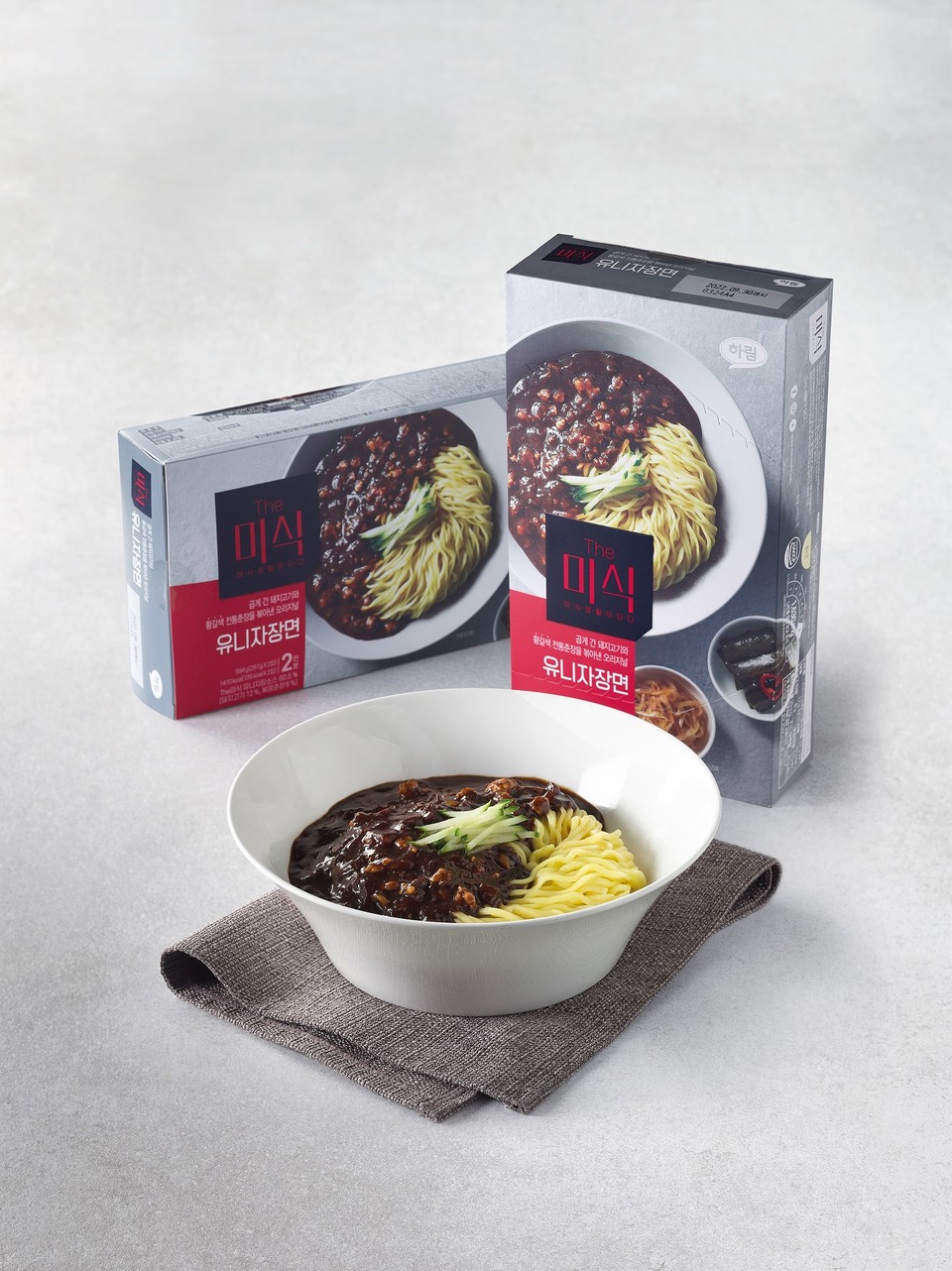 종합식품기업 하림의 ‘더미식 유니자장면’이 출시 1년 반 만에 전체 짜장면류 시장에서 매출 규모 순위 톱 5 반열에 첫 진입하면서 탄탄한 성장세를 이어가고 있다. [사진=하림]