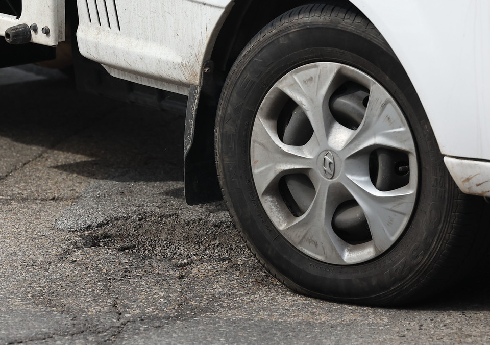 행정안전부는 관계기관(중앙부처, 지자체)과 함께 지난 2월 19일~4월 3일까지 45일간 해빙기 안전 점검을 실시했다. [사진=연합뉴스]