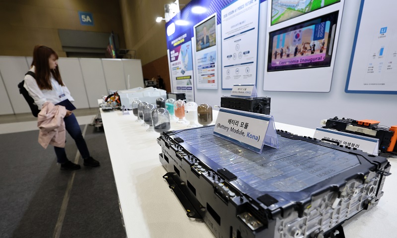 산업통상자원부는 첨단산업 경쟁력 확보를 위해 산업계가 필요로 하는 석·박사 인재를 양성하는 산업혁신인재성장지원사업의 2024년도 참여대학 40개교·기관 14곳을 선정했다. [사진=산업통상자원부]