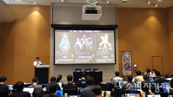 정기동 사업 PM이 게임 소개와 함께 전반적인 국내 론칭 내용에 대한 발표를 진행했다. [사진=신윤철 기자]