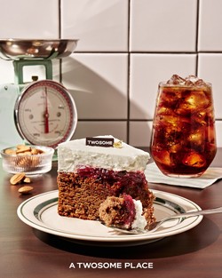 밀가루를 일절 함유하지 않은 투썸플레이스의 ‘글루텐 프리 초콜릿 케이크’.(사진=투썸플레이스)