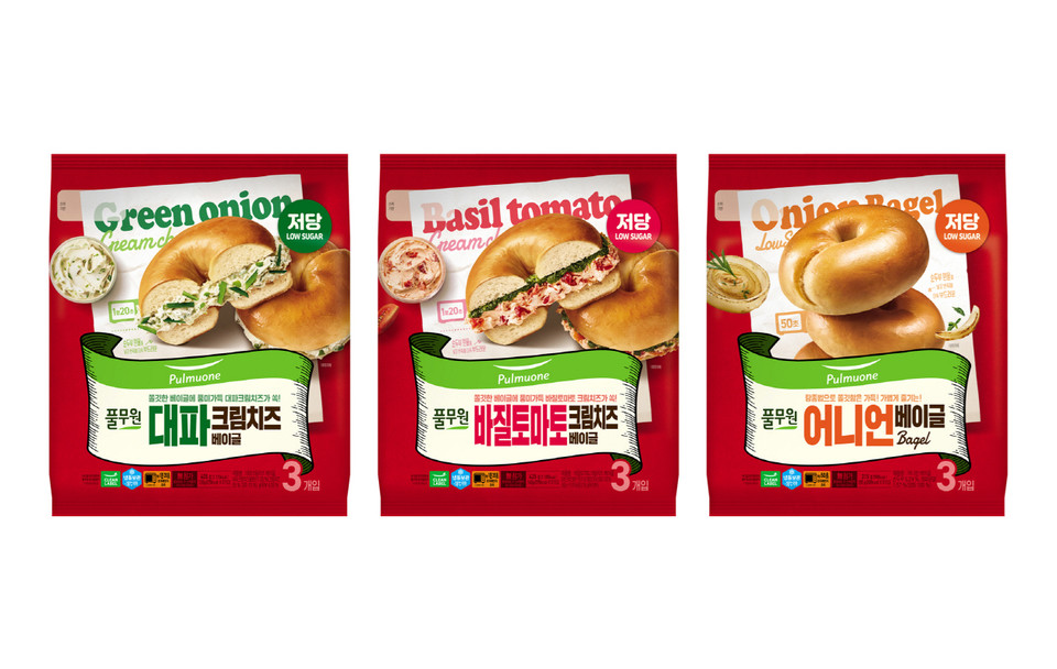 ‘풀무원 저당 베이글’ 3종 (왼쪽부터 ‘대파크림치즈 베이글’, ‘바질토마토크림치즈 베이글’, ‘어니언 베이글’).(자료제공=풀무원)