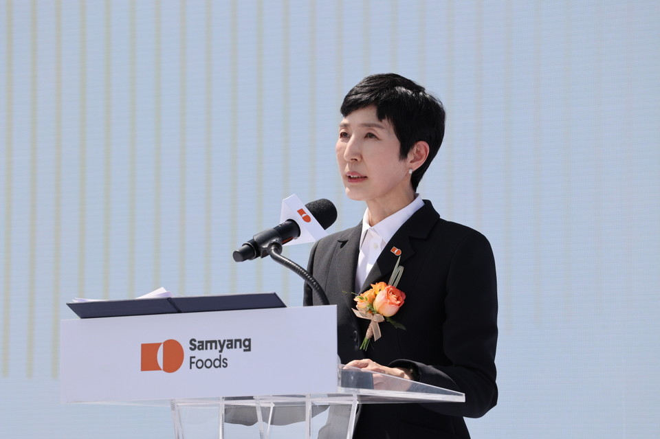 삼양식품 밀양 제2공장 준공식에서 기념사하는 김정수 부회장. 김정수 삼양식품 부회장이 11일 밀양에서 열린 제2공장 준공식에서 기념사를 전하고 있다. (사진=삼양식품)